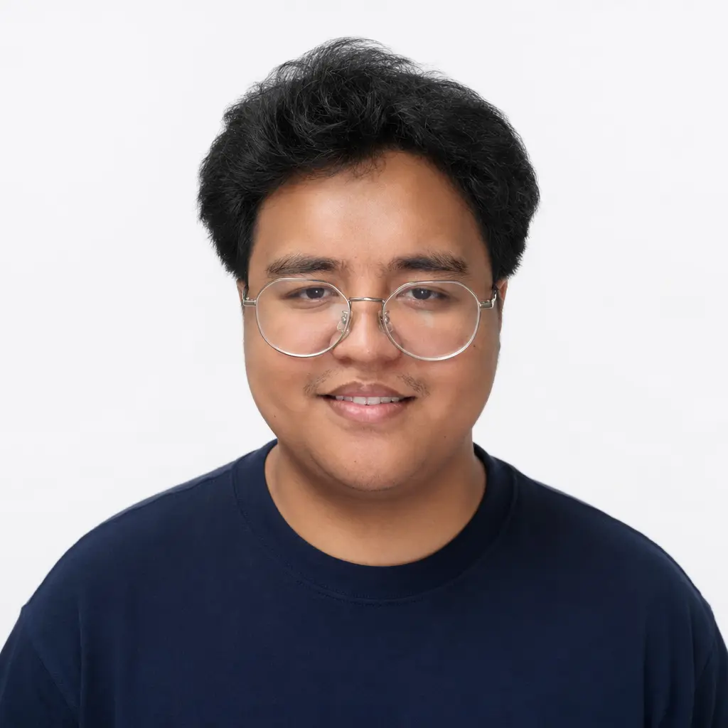 AI portrait: Minimalist White Headshot (Professional / LinkedIn)